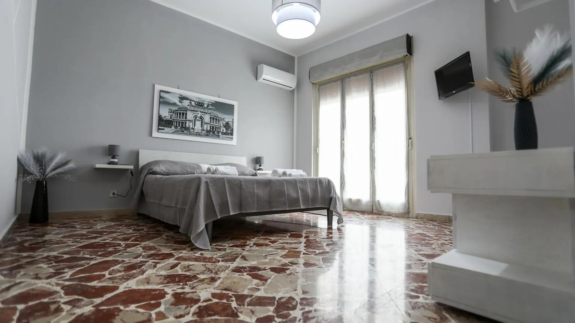 פלרמו Medea Suite Panoramic 0*,