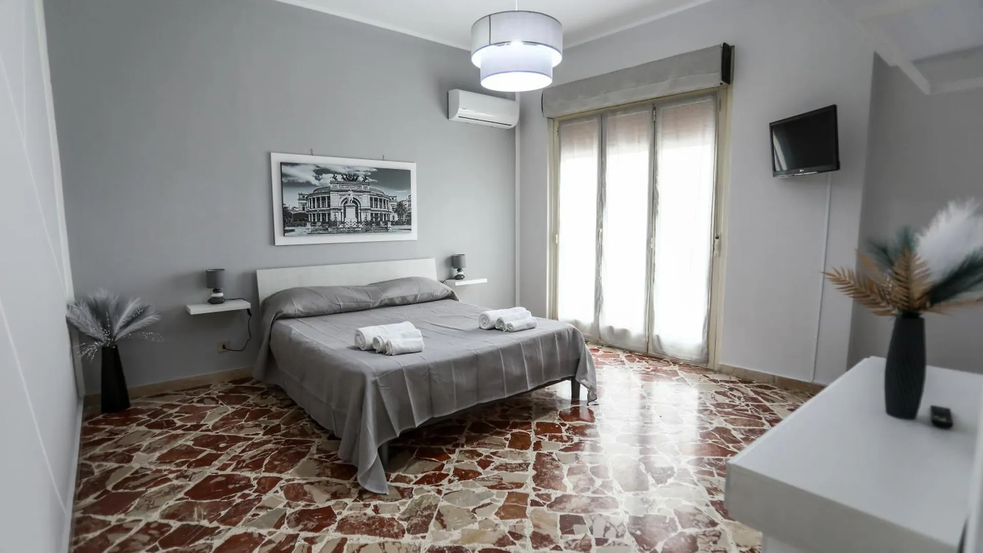 פלרמו Medea Suite Panoramic 0*,  איטליה