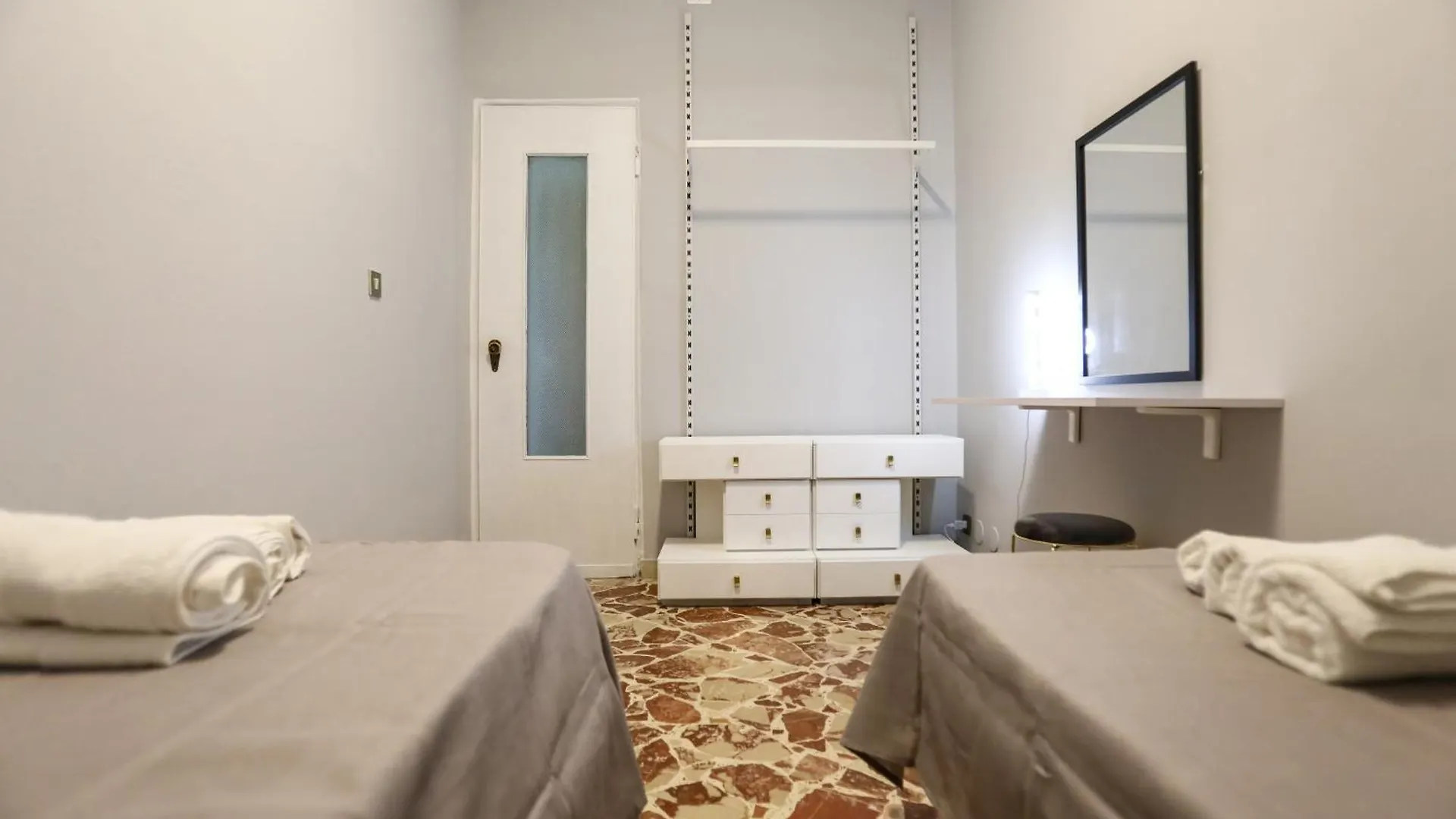 פלרמו Medea Suite Panoramic 0*,  איטליה